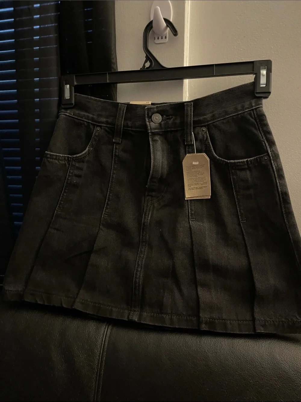Levi’s Women's Open Mind Ash Black Denim Pleated Mini Skirt Sz 24 NWT